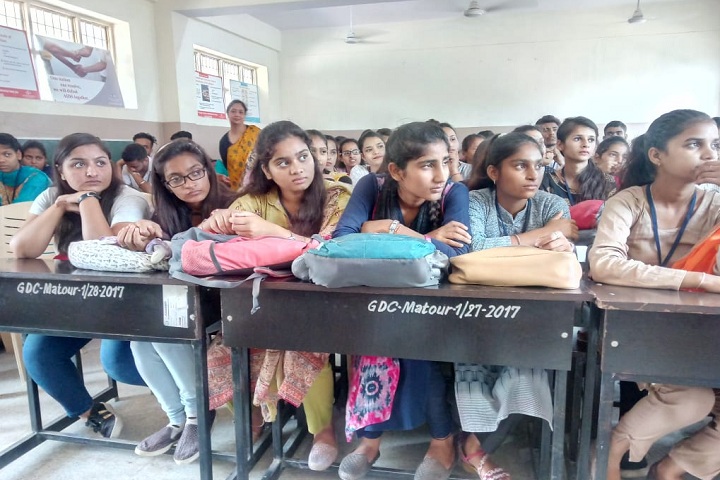 https://cache.careers360.mobi/media/colleges/social-media/media-gallery/16952/2020/1/21/Classroom of Government Degree College Kangra_Classroom.jpg